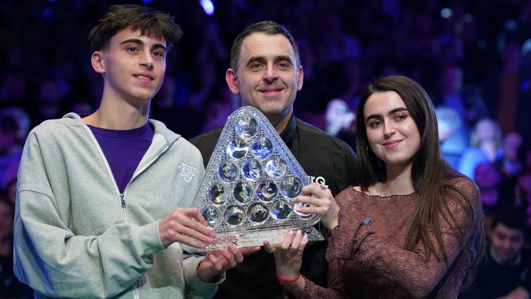 Ronnie O'Sullivan poses with the Paul Hunter trophy alongside his children Ronnie O'Sullivan Jr and Lily O'Sullivan after victory over Ali C