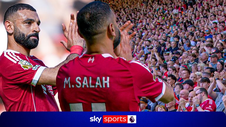 Salah leaves the pitch with injury and applauds the Liverpool fans.