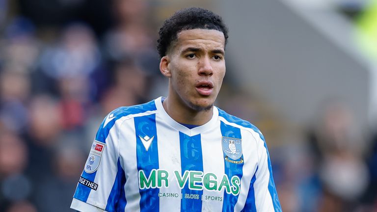 Charlton held by Sheff Wed but edge closer to safety