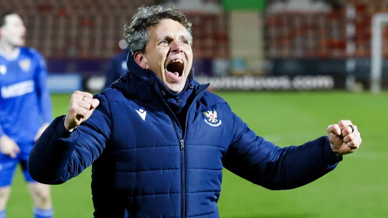 DUNFERMLINE, SCOTLAND - APRIL 21: St Johnstone head coach Simo Valakari celebrates after winning the Scottish Championship title during a William Hill Championship match between Dunfermline Athletic and St Johnstone at KDM Group East End Park, on April 21, 2026, in Dunfermline, Scotland. (Photo by Mark Scates / SNS Group)