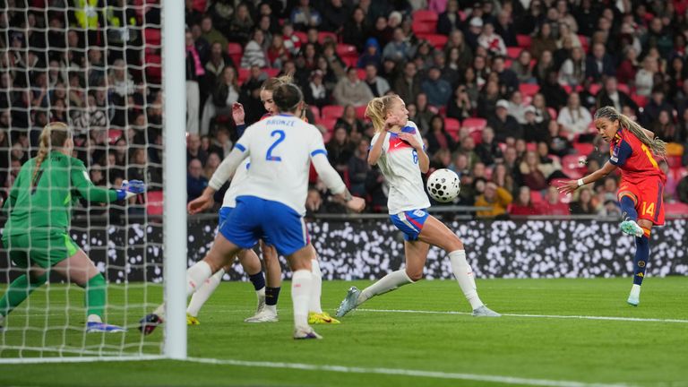 Vicky Lopez saw a number of chances missed as England beat Spain