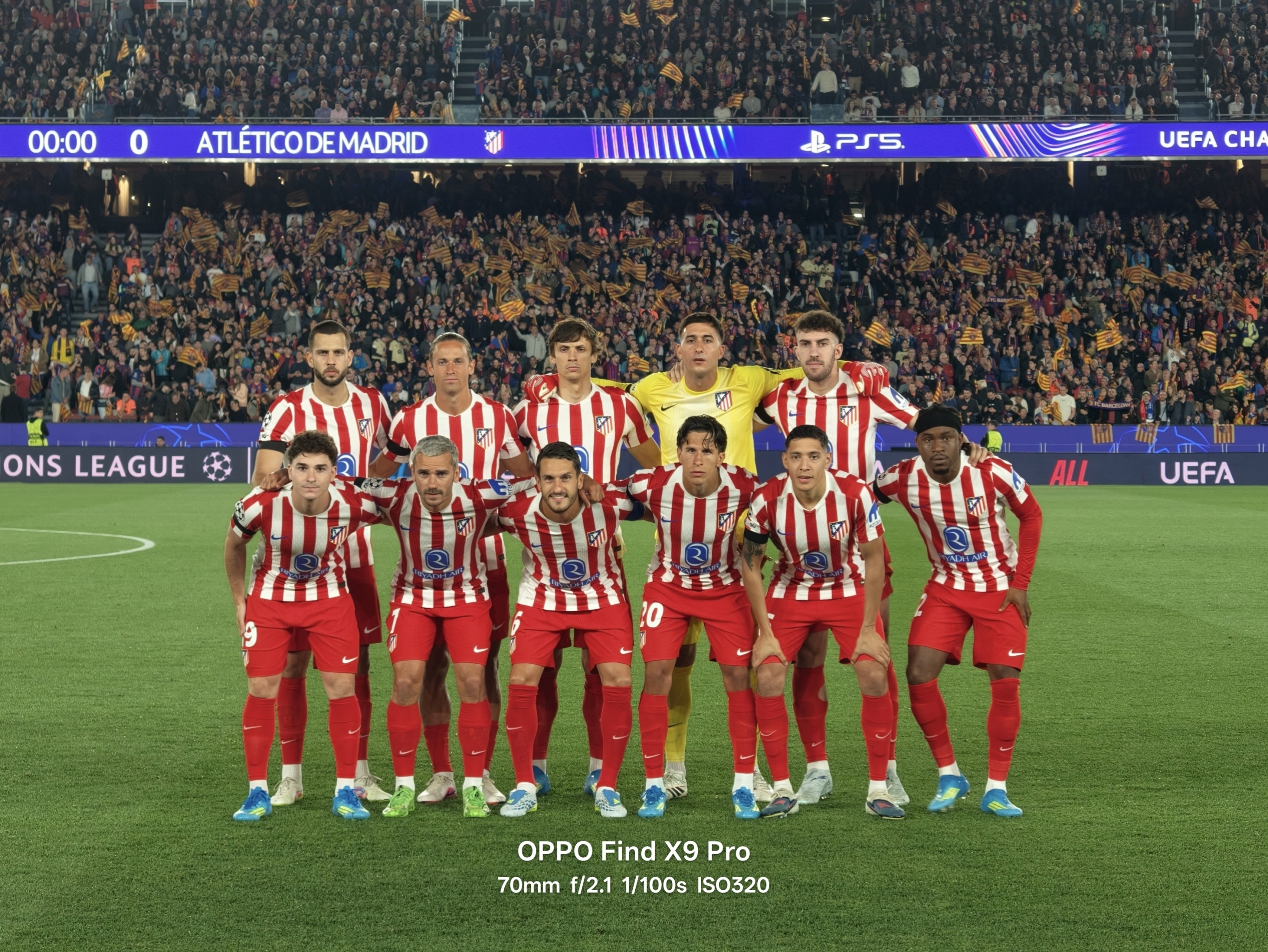Atletico Madrid line up against Barcelona