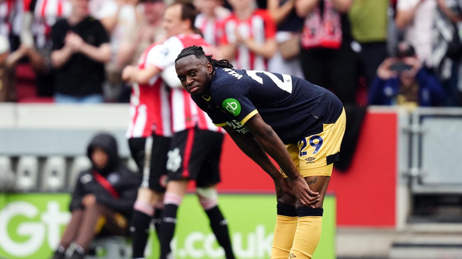 West Ham's Survival Hopes Dented by 3-0 Defeat at Brentford — image 2
