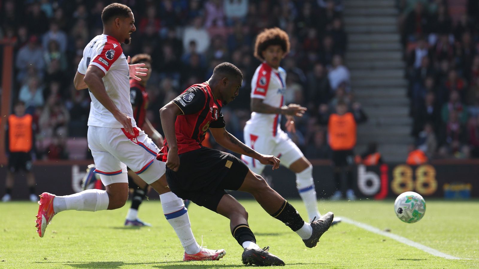 Bournemouth 3-0 Crystal Palace: Langkah ke Eropah Semakin Dekat