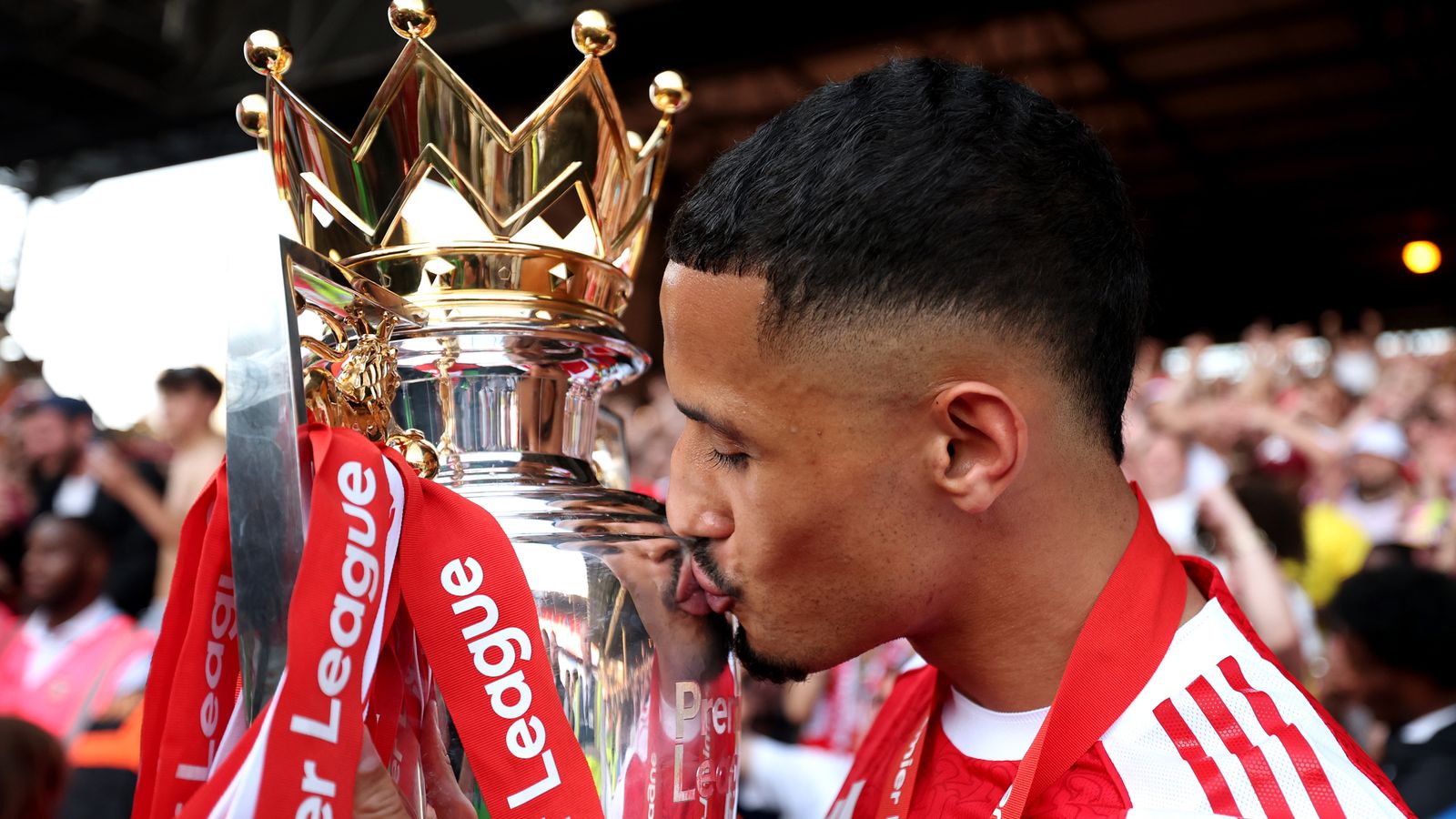 Arteta: Arsenal will take new team photo including Saliba