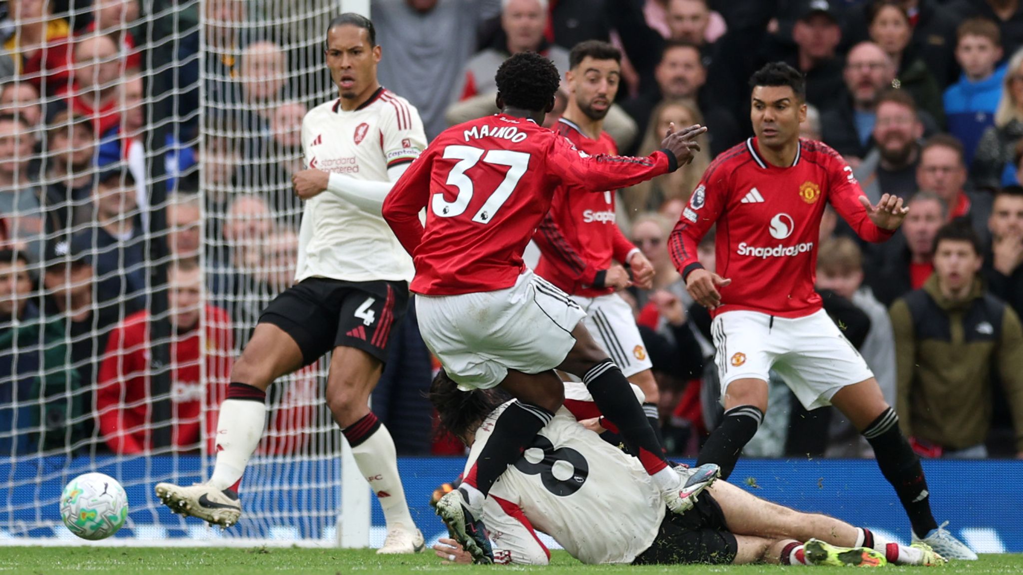 Liverpool s'incline 3-2 à Old Trafford : Carragher dénonce un manque d'identité sous Slot — image 6