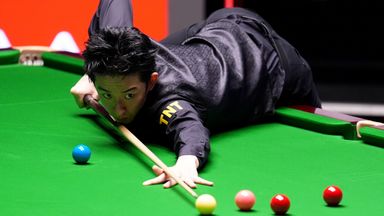 Wu built a brilliant break of 103 in the second frame of the evening session
