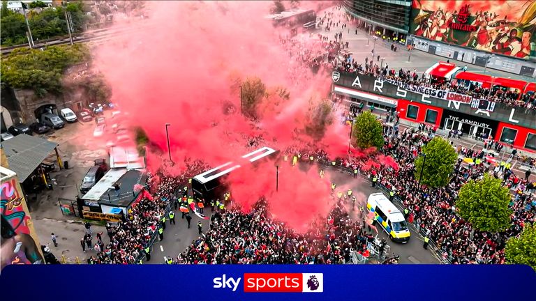 Arsenal fans welcome team bus
