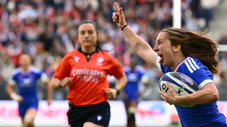 France's scrum-half Pauline Bourdon Sansus 
