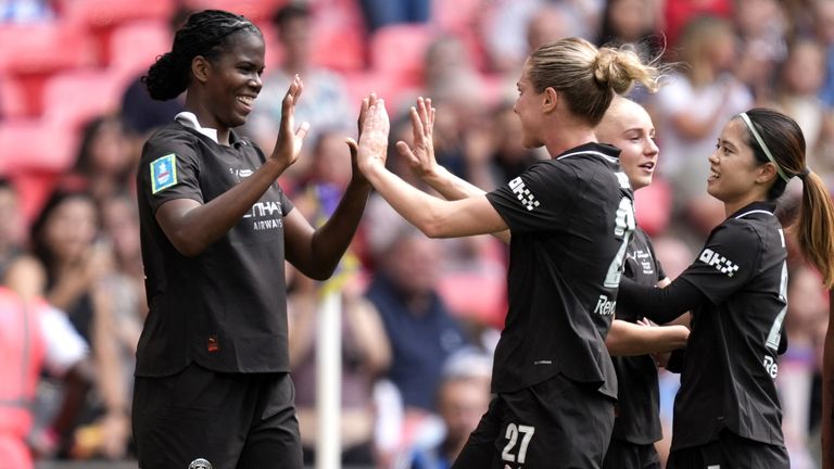 Bunny Shaw celebrates after putting Man City 1-0 up