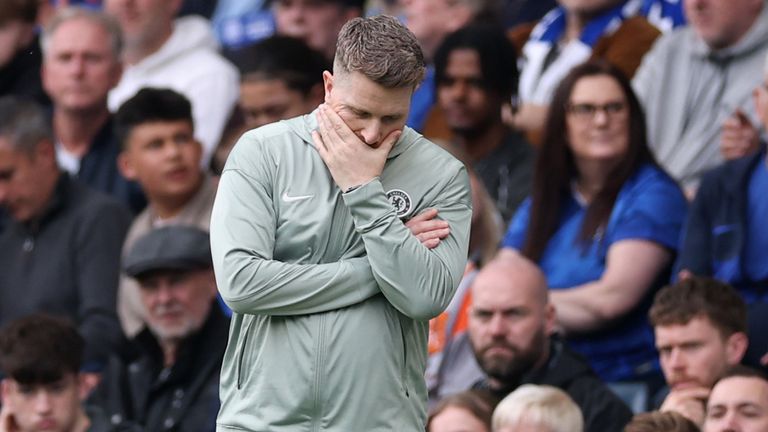 Foi uma tarde difícil para Calum McFarlane contra o Nottingham Forest