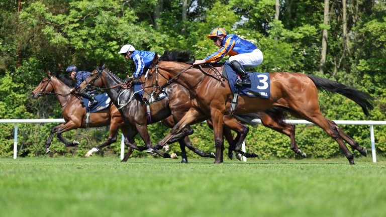 Cameo ridden by Ryan Moore goes on to win the William Hill Oaks Trial Fillies' Stakes at Lingfield Park
