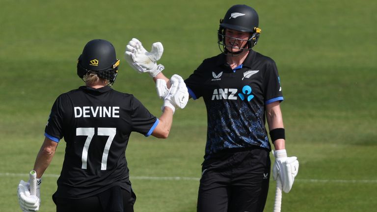 Sophie Devine and Maddy Green, England vs New Zealand, second T20, Canterbury
