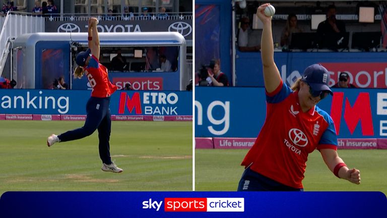 Dani Gibson takes brilliant catch to get rid of dangerous Shafali Verma