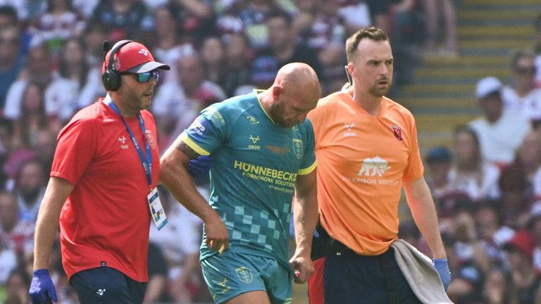 Picture by Olly Hassell/SWpix.com - 30/05/2026 - Rugby League - Betfred Challenge Cup Final - Wigan Warriors v Hull KR - Wembley Stadium, London, England - Hull KR's Dean Hadley leaves the field injured.
