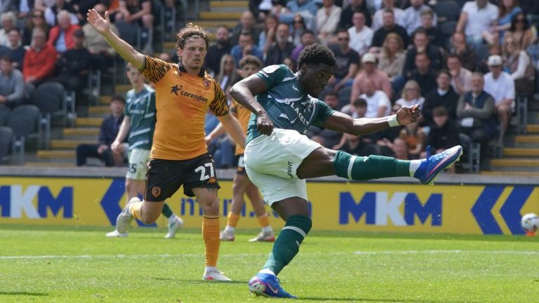Mohamed Toure fires Norwich into the lead at Hull