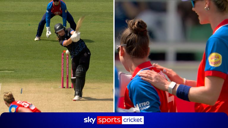 Lauren Bell and Linsey Smith pick up three wickets in the first two overs as England start strong against New Zealand. 