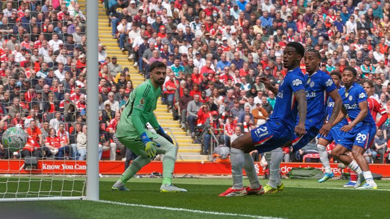 Enzo Fernandez (não fotografado) empata pelo Chelsea em Anfield (AP Photo/Ian Hodgson)
