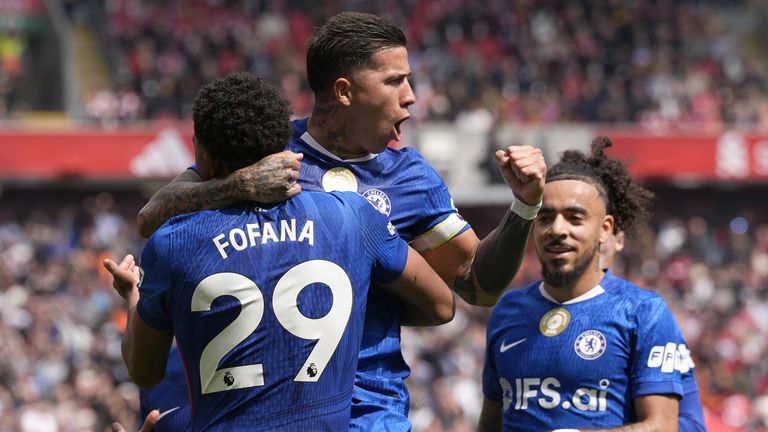 Chelsea's Enzo Fernandez celebrates with team-mate Wesley Fofana after scoring their equaliser