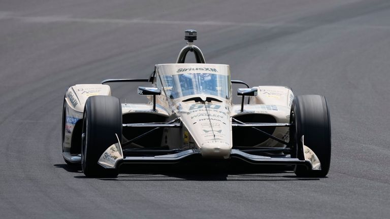 Rosenqvist passou para fora de David Malukas na última volta antes de vencer