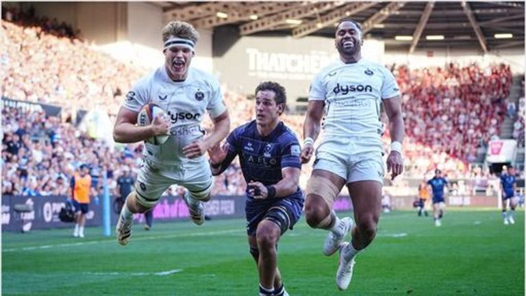 Guy Pepper (left) scores for Bath during their defeat to Bristol 