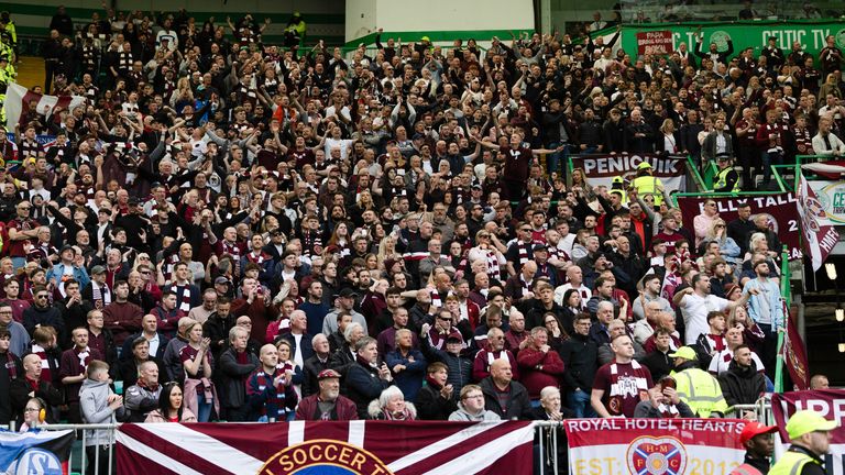 Havia 752 torcedores do Hearts dentro do Celtic Park para a decisão do título