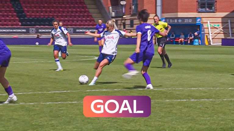 Spurs forward Holdt scores