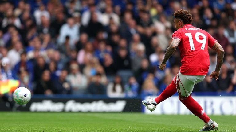 Igor Jesus scores Nottingham Forest's second