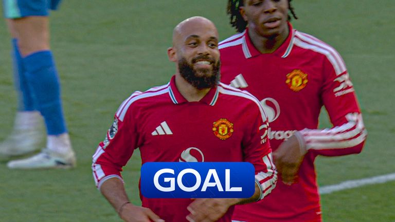 Man Utd score second.