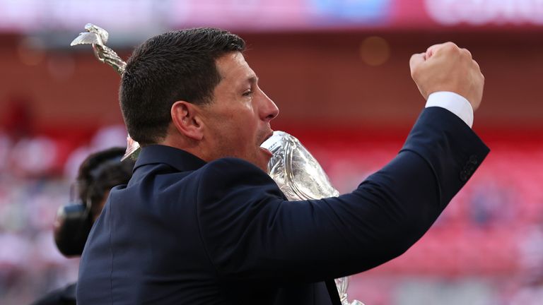 Picture by Alex Whitehead/SWpix.com - 30/05/2026 - Rugby League - Betfred Challenge Cup Final - Wigan Warriors v Hull KR - Wembley Stadium, London, England - Wigan coach Matt Peet thanks the fans and supporters after victory over Hull KR.
