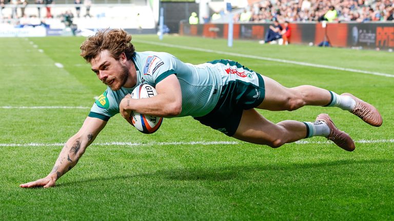 Ollie Hassell-Collins scores a try for Leicester Tigers against Sale Sharks