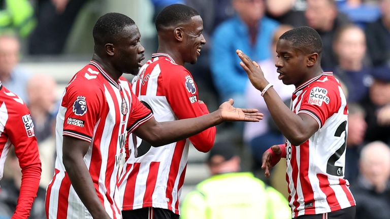 Brian Brobbey is congratulated after equalising for Sunderland at Everton