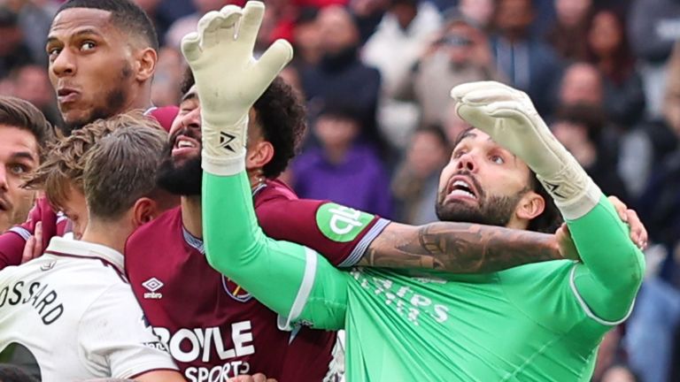 Pablo fouls David Raya resulting in a late equalising goal for West Ham being disallowed by VAR