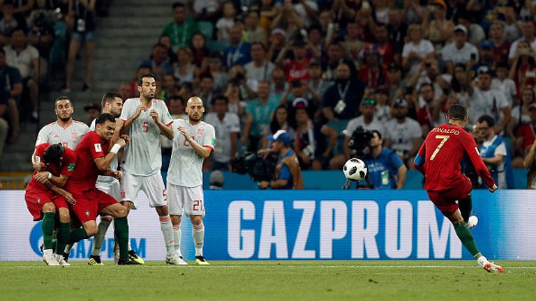 Cristiano Ronaldo completou seu único hat-trick na Copa do Mundo com uma bela cobrança de falta contra a Espanha