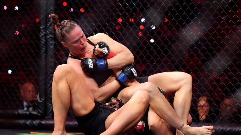 MMA: Ronda Rousey stuns Gina Carano with 17 SECOND comeback win!!