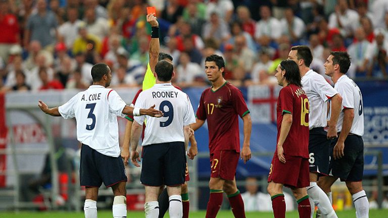 Cristiano Ronaldo esteve no centro da polêmica após o cartão vermelho de Wayne Rooney na final da Copa do Mundo de 2006.