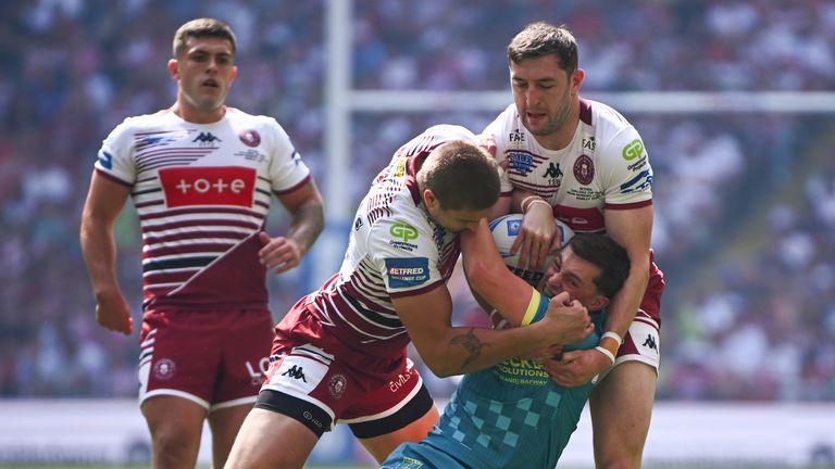 Challenge Cup Finals LIVE! Farrimond scores double for Wigan with Lewis a worry for KR