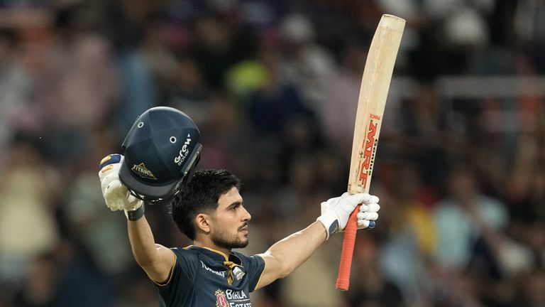 Shubman Gill celebrates his century vs Rajasthan Royals