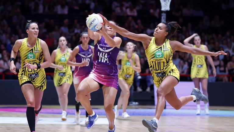 Manchester Thunder'ss Imogen Allison (right) and Loughborough Lightning'ss Hannah Joseph during the Netball Super League Grand Final 2024