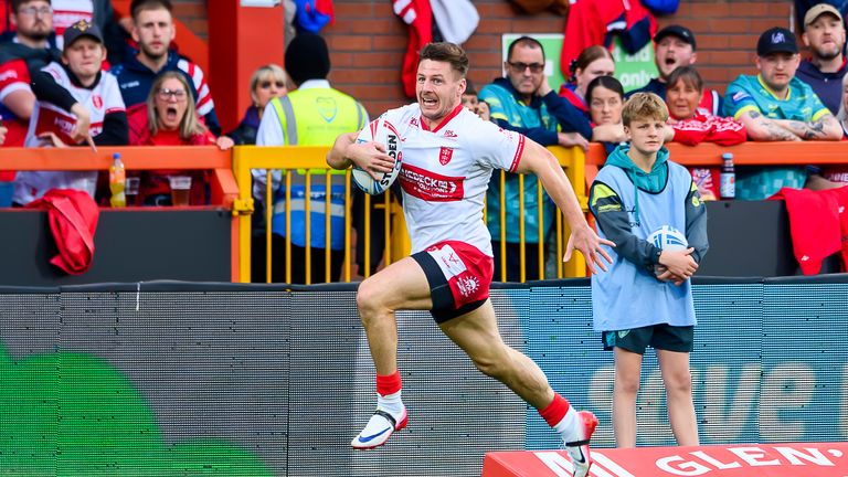 Tom Davies skirts down the wing as Hull KR take dominant lead against Wigan