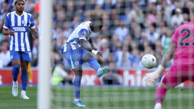 Yankuba Minteh of Brighton scores his team's third goa