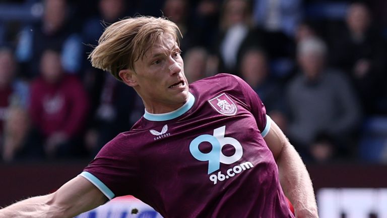Zian Flemming in action vs Aston Villa at Turf Moor