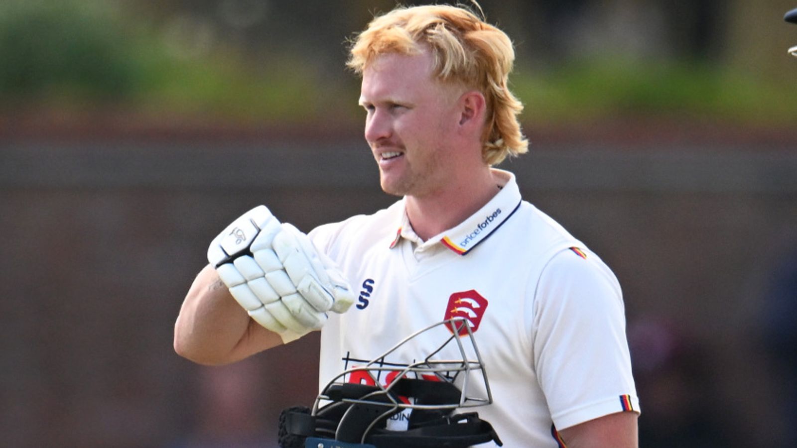 County Championship: Jordan Cox completes double hundred after England call as Essex dominate Rehan Ahmed's Leicestershire