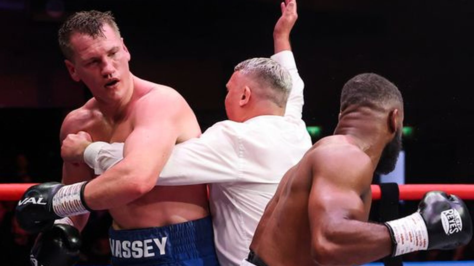 https://e0.365dm.com/26/06/1600x900/skysports-massey-clarke-boxing_7267120.jpg?20260606214012
