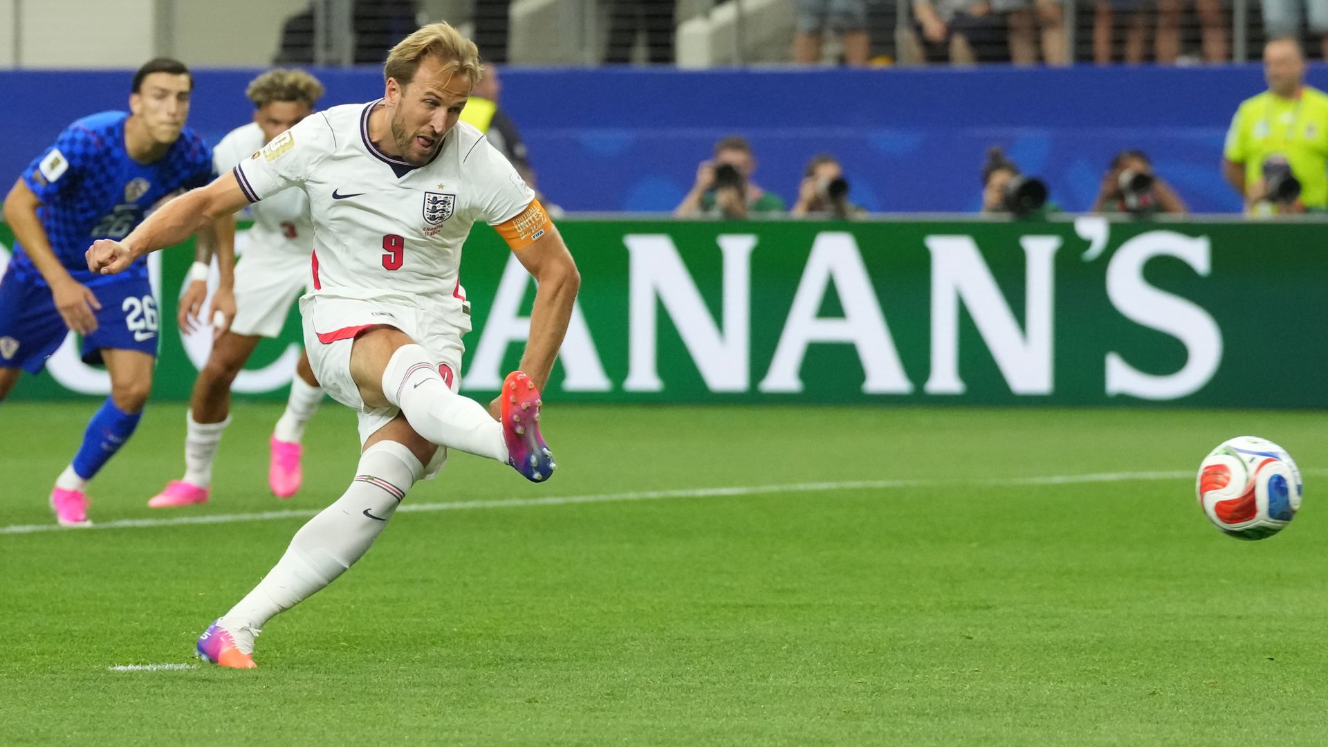 Kane's retaken penalty puts England ahead against Croatia LIVE!
