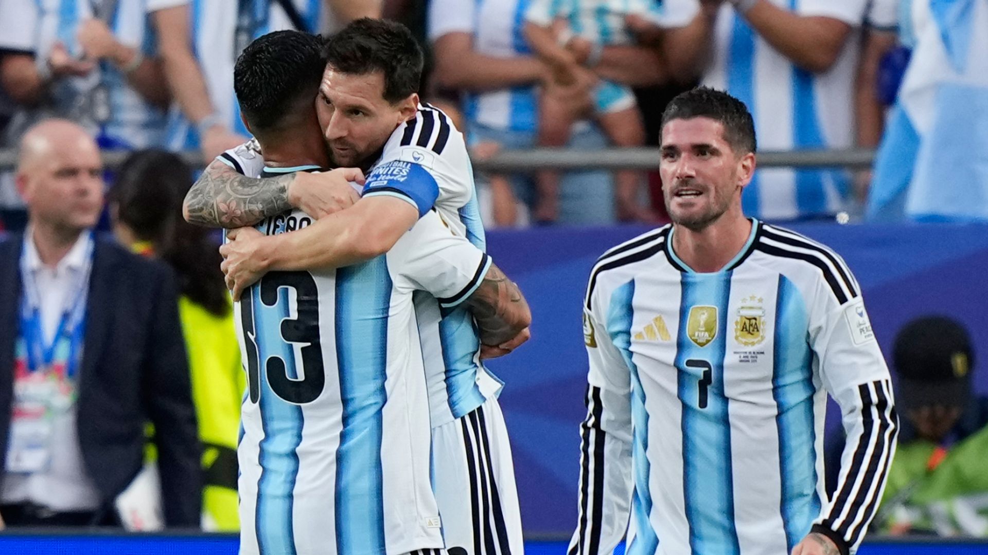 Messi scores stunner to give Argentina lead over Algeria LIVE!