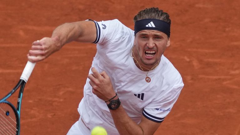 Germany's Alexander Zverev returns to Jesper De Jong of the Netherlands during the fourth-round tennis match at the French Open in Paris, Sunday, May 31, 2026. (AP Photo/Thibault Camus)