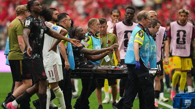Kone precisava de oxigênio, ele saiu do campo