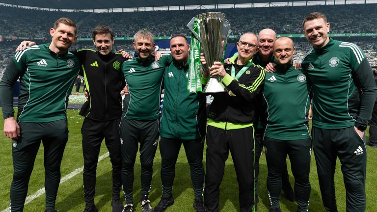 O'Neill foi auxiliado por Shaun Maloney e treinadores como Mark Fotheringham e Gavin Strachan