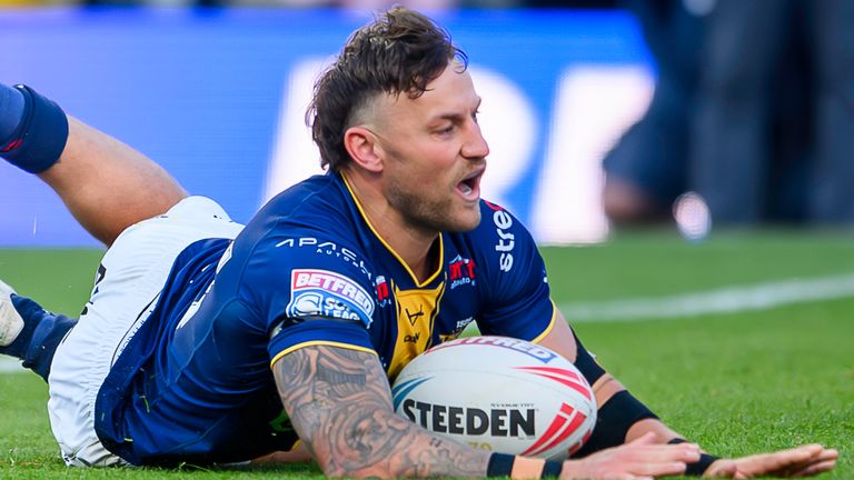 Picture by Allan McKenzie/SWpix.com - 04/06/2026 - Rugby League - Betfred Super League Round 13 - Leeds Rhinos v St Helens - AMT Headingley, Leeds, England - Leeds' Chris Hankinson scores a try against St Helens.